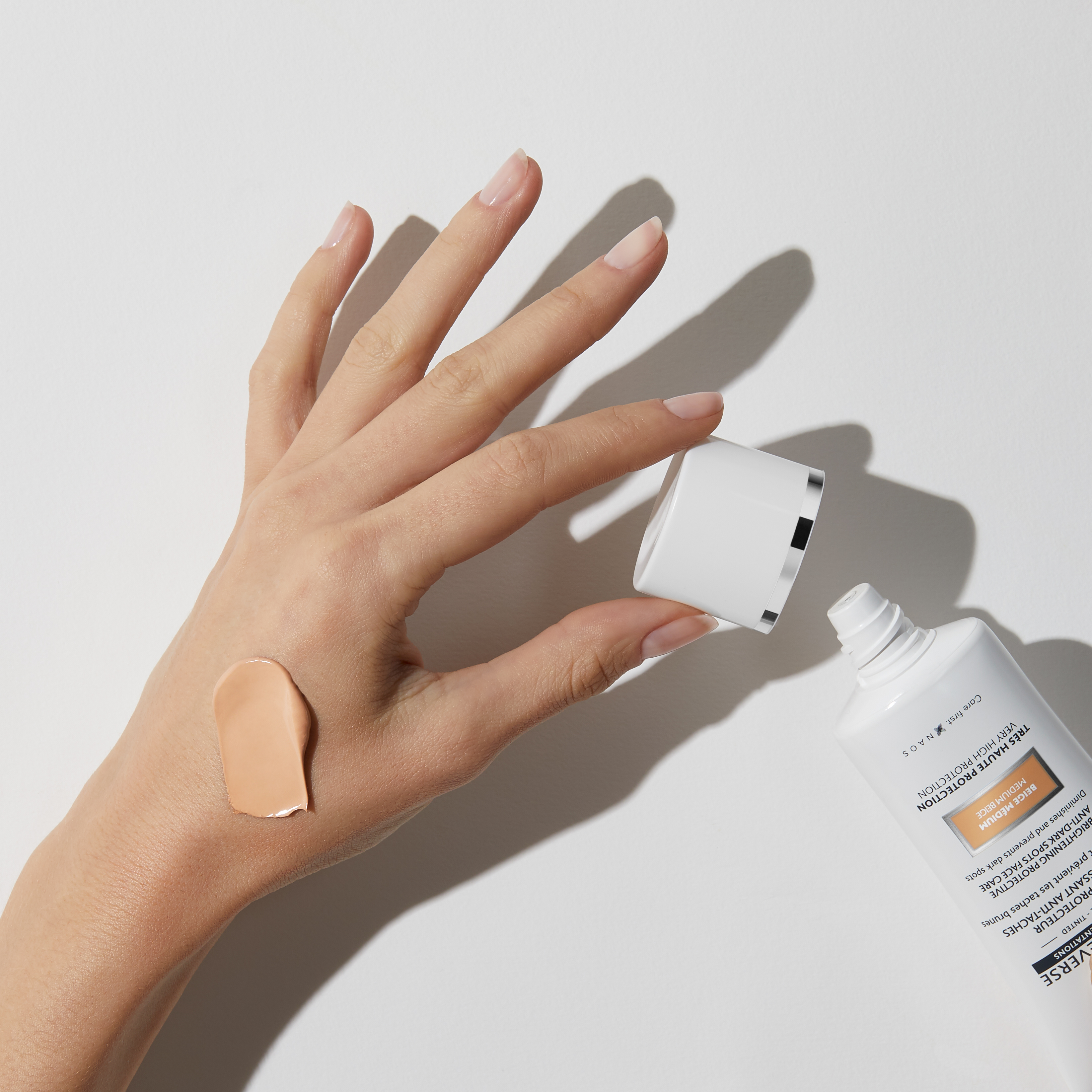 Photo Reverse Солнцезащитный крем с макс степенью защиты для кожи с пигментацией Оттенок MEDIUM BEIGE 50